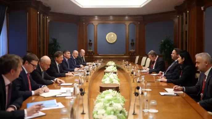 Enerji Bakani Bayraktar Gazprom Baskani ile Moskovada Gorustu