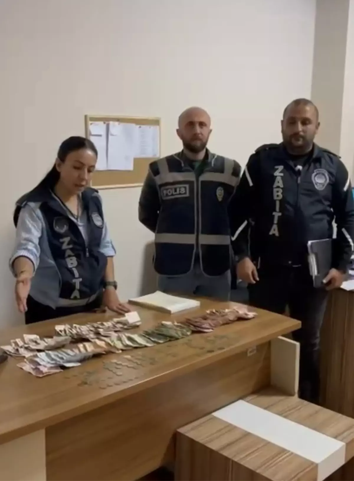 Esenyurtta Dilencilik Yapan Kadinin Uzerinden 67 Ceyrek Altin Cikti