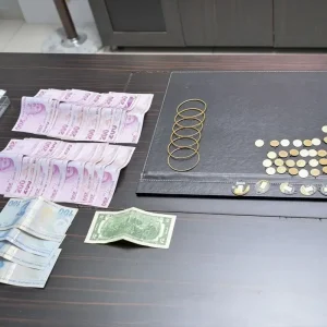 Esenyurtta Guvenlik Gorevlileri 1 Milyon 200 Bin Lira Degerinde Cantayi