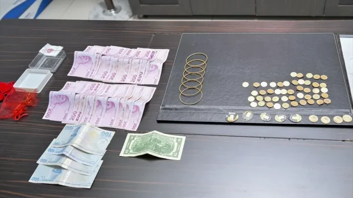Esenyurtta Guvenlik Gorevlileri 1 Milyon 200 Bin Lira Degerinde Cantayi
