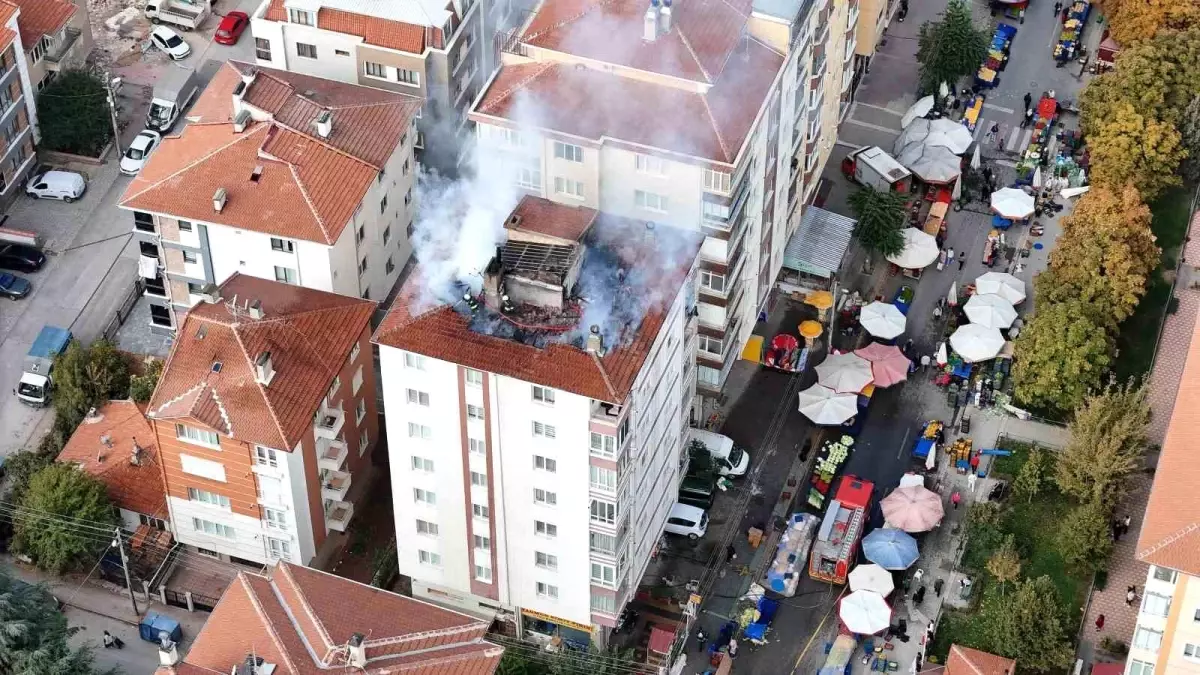 Eskisehirde Semt Pazarinda Cati Yangini