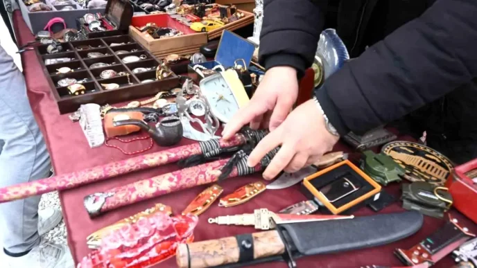 Eskisehirdeki Antika Tezgahi Koleksiyonerlerin Ilgi Odagi