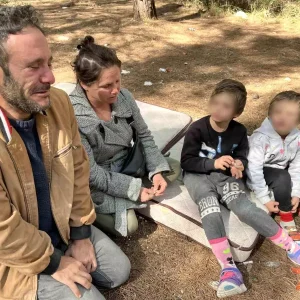 Evsiz Aile Ormanda Yasamak Zorunda Kaliyor