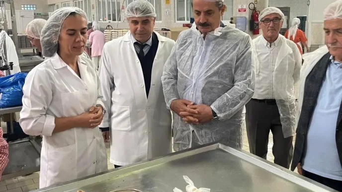 Faruk Celik Kardelen Kestane Sekeri Tesisini Ziyaret Etti