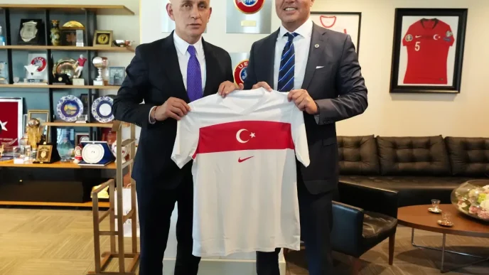 Fenerbahce Baskani Sadettin Saran TFF Baskani Haciosmanoglunu Ziyaret Etti
