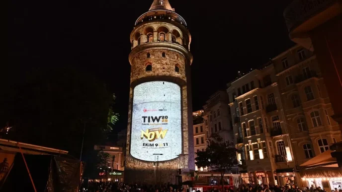 Galata Kulesinde Artirilmis Gerceklik Gosterisi