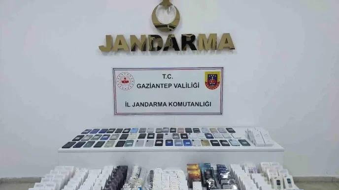 Gaziantepte Kacak Elektronik Urun Operasyonu 1975000 TL Degerinde Urun Ele
