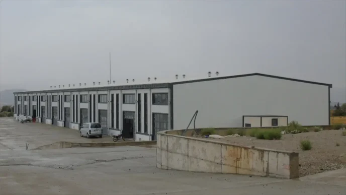Gaziantepte afetzede esnaf icin yapilan 50 is yeri hak sahiplerine