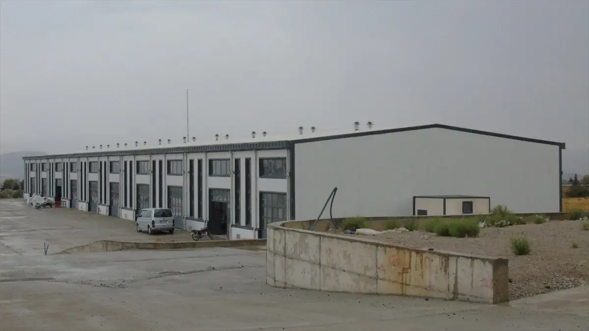 Gaziantepte afetzede esnaf icin yapilan 50 is yeri hak sahiplerine