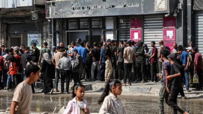 Gazze'de Bankalar Yeniden Faaliyete Geçti, Ancak Nakit Sorunu Devam Ediyor 4 Gazzede Bankalar Yeniden Faaliyete Gecti Ancak Nakit Sorunu Devam Ediyor