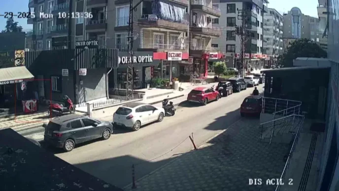 Hatayda Dondurma Dolabindan 7 Bin TLlik Hirsizlik