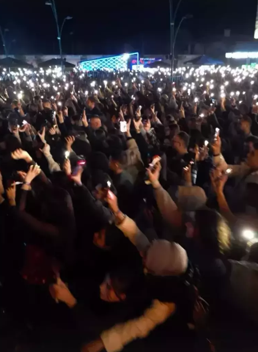 Her şey attığı hikaye ile başladı! Blok3 konserinde ıslık sesleri