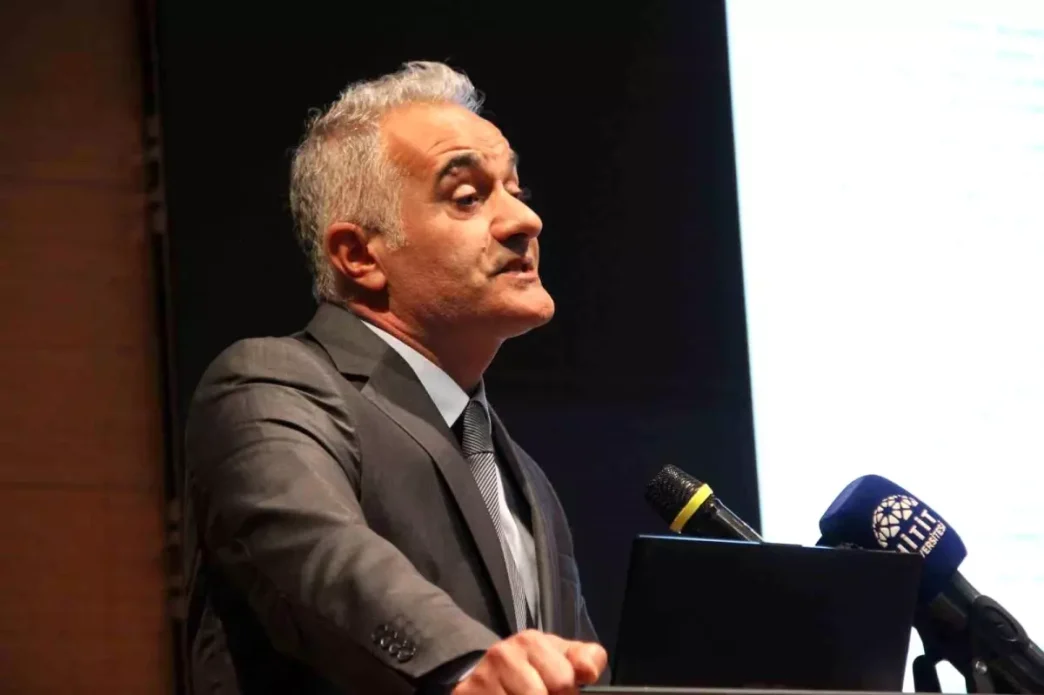 Hitit Universitesinde Idari Tarih Konferansi Duzenlendi