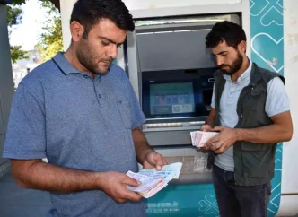 Iki Genc Bulduklari 37 Bin TLyi Sahibine Ulastirmak Icin Polis