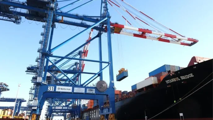 Istanbul Koprusu Cin Avrupa Arktik Ekspres Rota ile Gdansk Limanina Ulasti