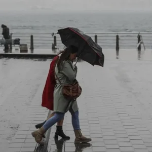 Istanbulda okullar saat 1600dan itibaren tatil edildi