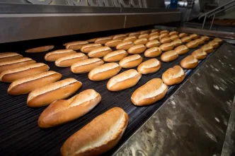 Izmirde Halk Ekmek Fiyatlarina Zam Yapildi