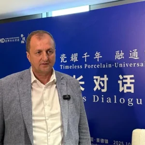 Iznik ve Jingdezhen Arasinda Seramik Isbirligi