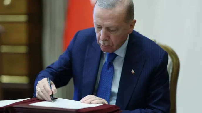 Kabine toplaniyor Egitim suresinin kisaltilmasi dahil 4 konu var masada