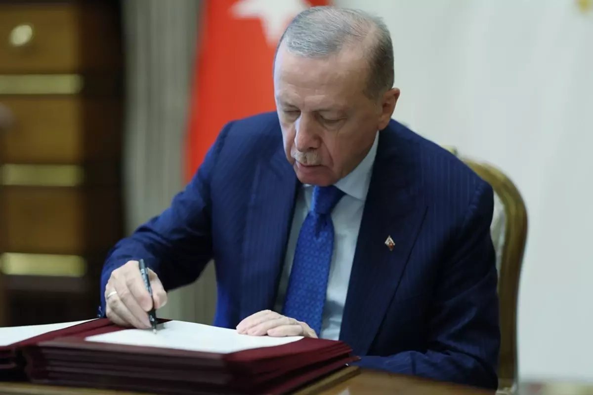 Kabine toplaniyor Egitim suresinin kisaltilmasi dahil 4 konu var masada