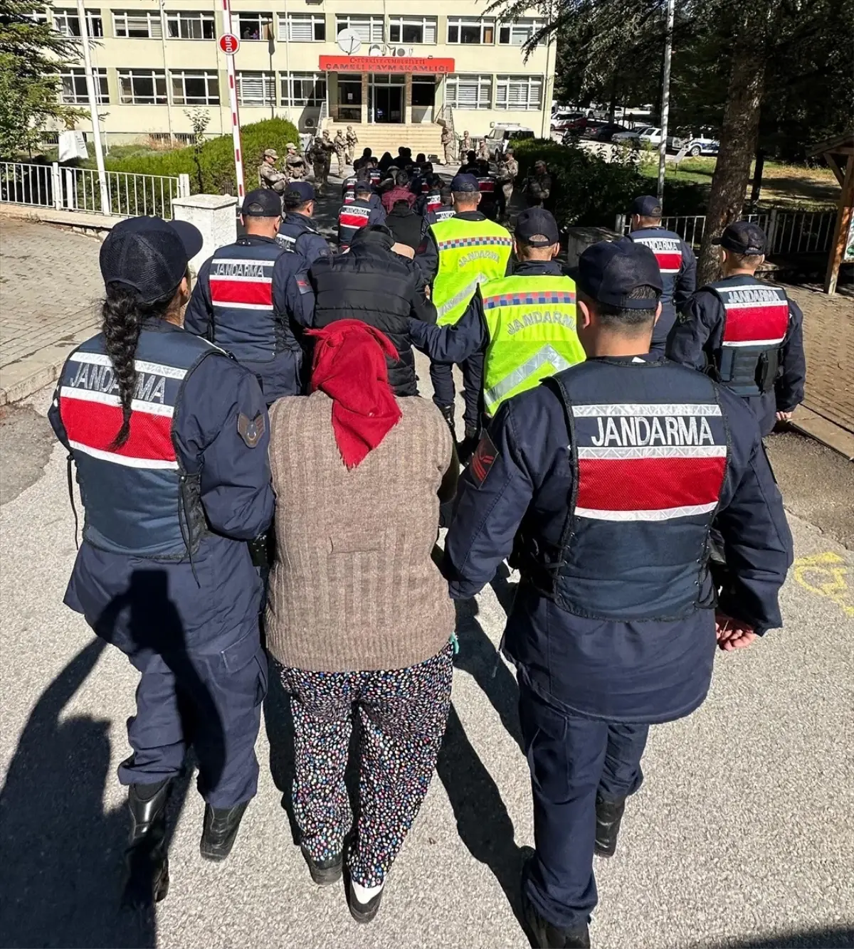 Kablo Hirsizligi Operasyonu 9 Zanli Tutuklandi