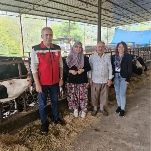 Kadin Ciftci Tugba Yildirim Sut Sigirciligi Isletmesini Kurdu