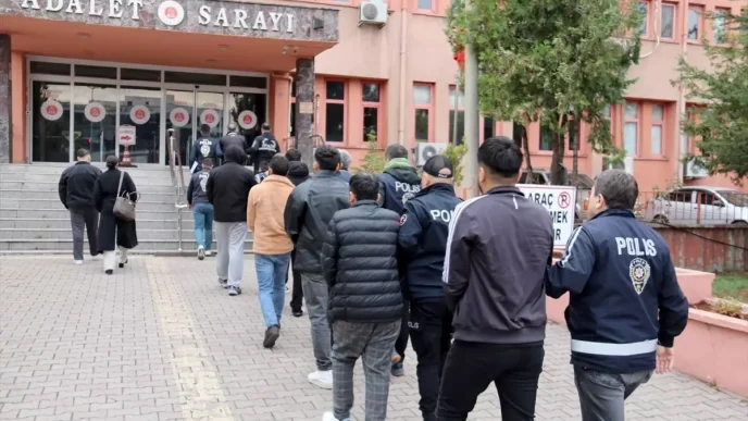 Karabukte Siber Dolandiricilik Operasyonu 20 Supheli Gozaltina Alindi