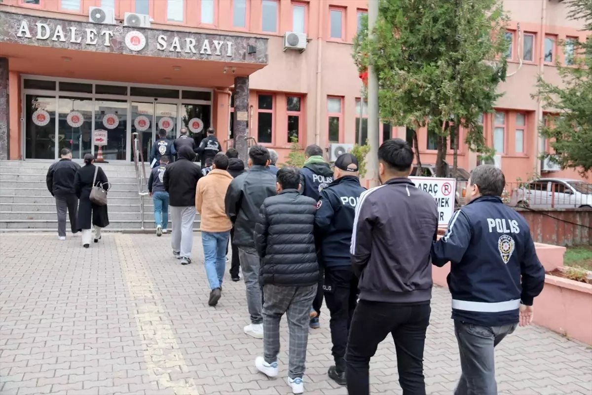 Karabukte Siber Dolandiricilik Operasyonu 20 Supheli Gozaltina Alindi