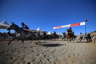 Karliovada Geleneksel At Yarislari Duzenlendi