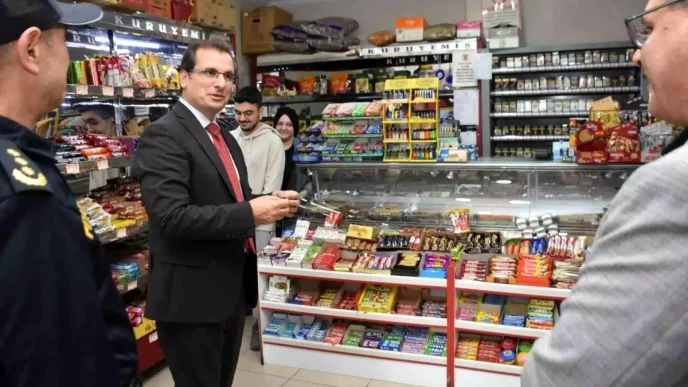 Kaymakam Güldoğan, Salihli Esnafını Ziyaret Etti 2 Kaymakam Guldogan Salihli Esnafini Ziyaret Etti