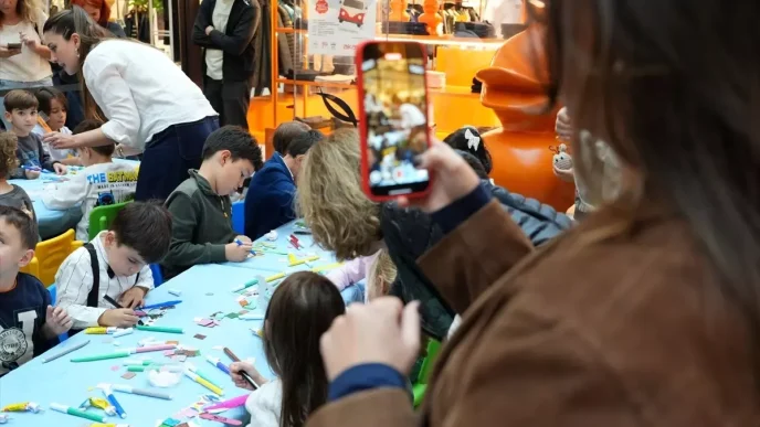 Kirmizi Karavan Projesi ile Cocuklar Gelecege Umut Tasiyor