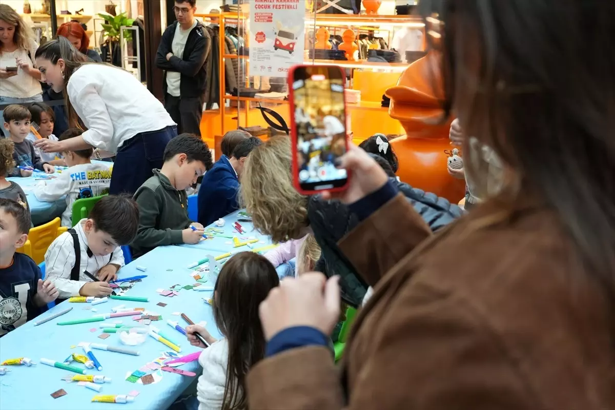Kirmizi Karavan Projesi ile Cocuklar Gelecege Umut Tasiyor