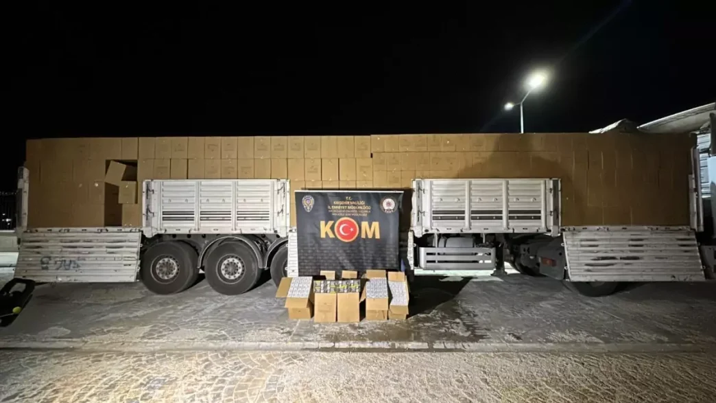 Kirsehirde Kacakcilik Operasyonu 980 Koli Bos Makaron Ele Gecirildi