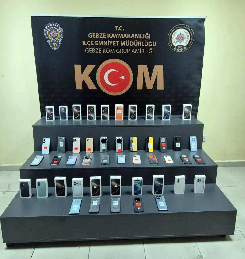 Kocaelide Kacak Cep Telefonu Operasyonu 47 ADET GUMRUK KACAGI TELEFON