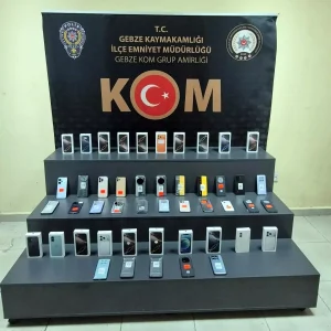 Kocaelide Kacak Cep Telefonu Operasyonu 47 ADET GUMRUK KACAGI TELEFON