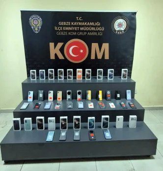Kocaelide Kacak Cep Telefonu Operasyonu 47 ADET GUMRUK KACAGI TELEFON