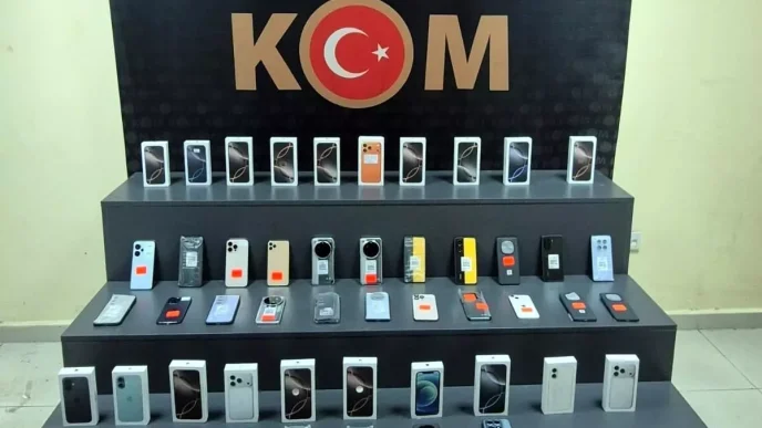 Kocaelide Kacak Cep Telefonu Operasyonu 47 ADET GUMRUK KACAGI TELEFON