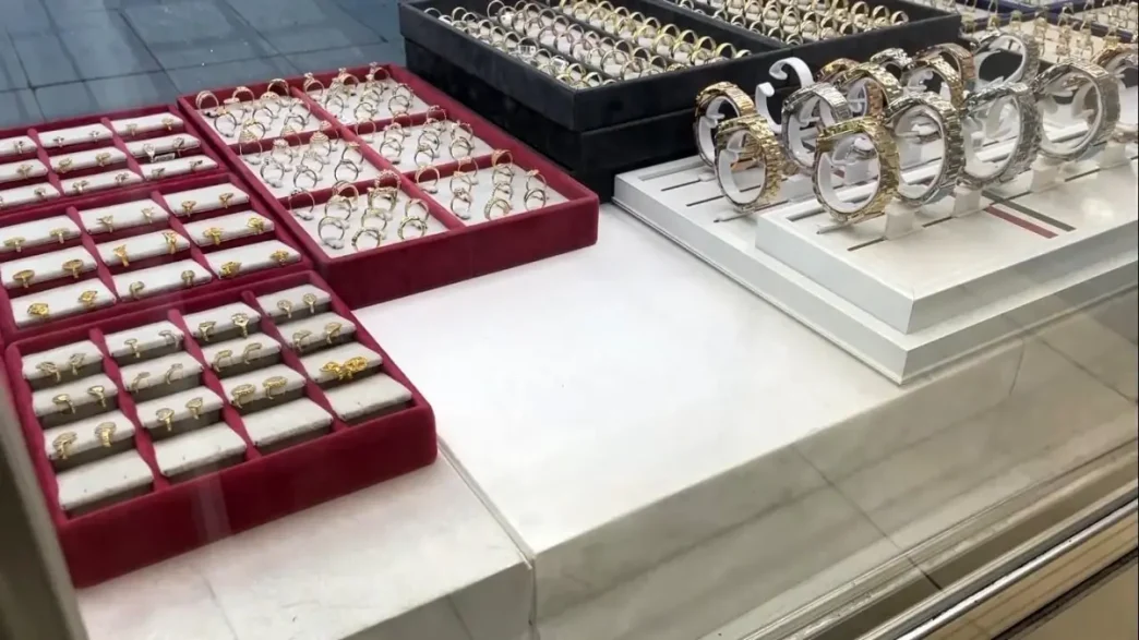Konyada Kuyumcudan 12 Milyon Lira Degerinde Altin Yuzuk Calindi
