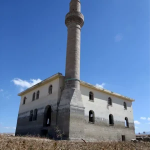 Kuraklik Nedeniyle Eski Yerlesim Yerleri Ortaya Cikti
