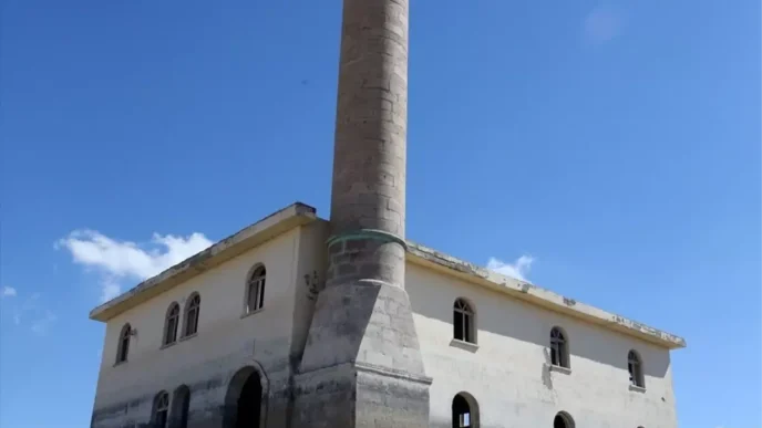 Kuraklik Nedeniyle Eski Yerlesim Yerleri Ortaya Cikti