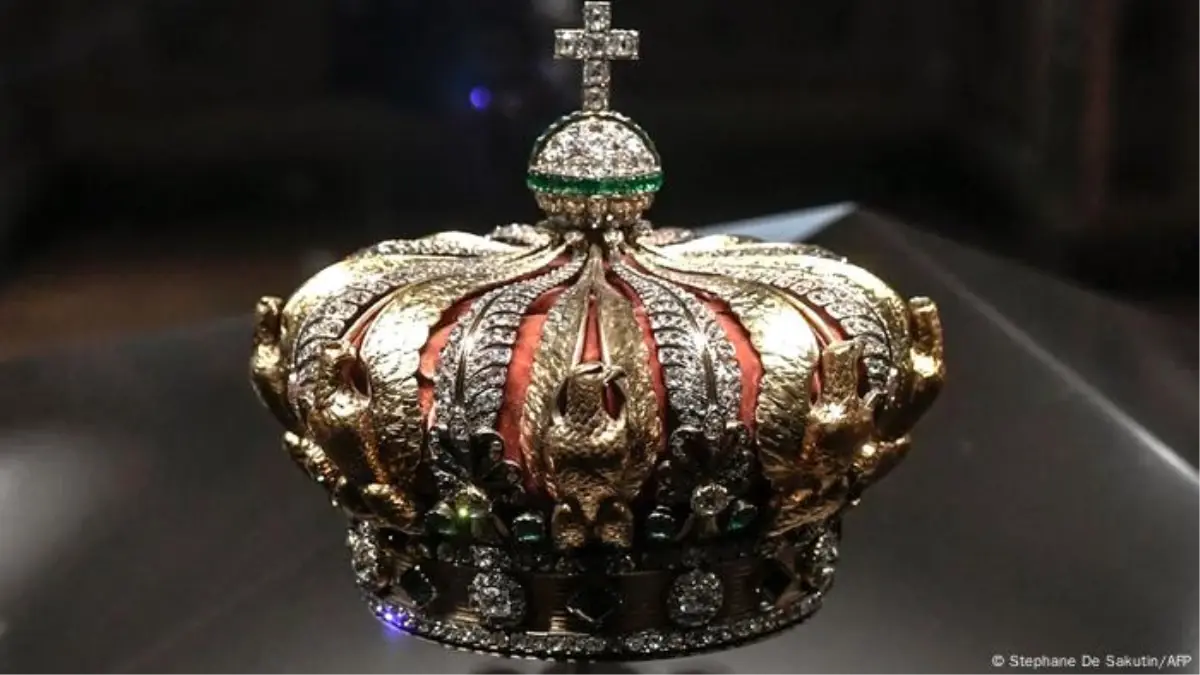 Louvre Muzesi soygunu Hirsizlar her yerde araniyor