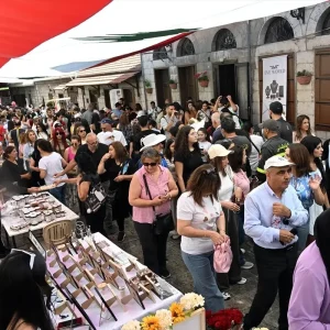 Lubnanin Raseyya el Vadi beldesinde umudu yeserten tatli bir festival