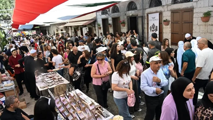 Lubnanin Raseyya el Vadi beldesinde umudu yeserten tatli bir festival