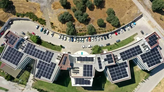 MCBU kampusu elektrik ihtiyacini Enerjisa ile gunesten saglayacak