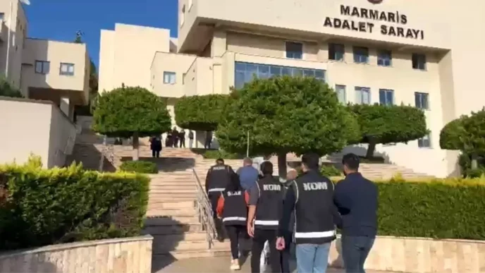 Marmaris'te Tefecilik Yapan Dört Şüpheli Tutuklandı 4 Marmariste Tefecilik Yapan Dort Supheli Tutuklandi
