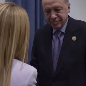 Meloninin Erdogana verdigi esprili yanit dis basinda manset oldu Birini