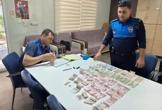 Mersinde Dilencilik Yapan Kadin Zabita Tarafindan Yakalandi