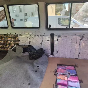 Midyatta Yolcu Minibusunde 16 Bin Paket Kacak Sigara Ele Gecirildi