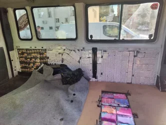 Midyatta Yolcu Minibusunde 16 Bin Paket Kacak Sigara Ele Gecirildi