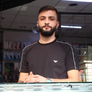 Misir Carsisinda hirsizlik 25 akilli telefon calindi